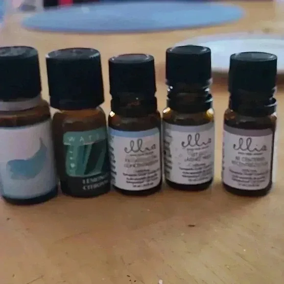 Essential  oils - Picture 1 of 1